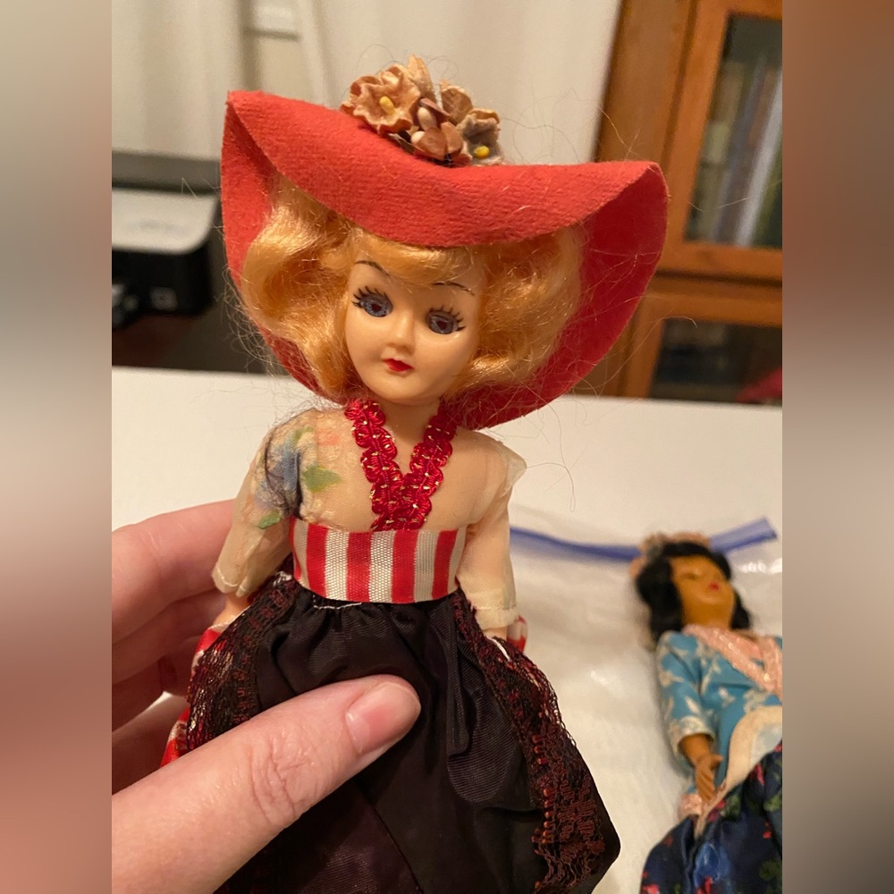 Vintage Fabulous Stylish Set of 2 Blinking Eye Fashion Dolls - Picture 8 of 12